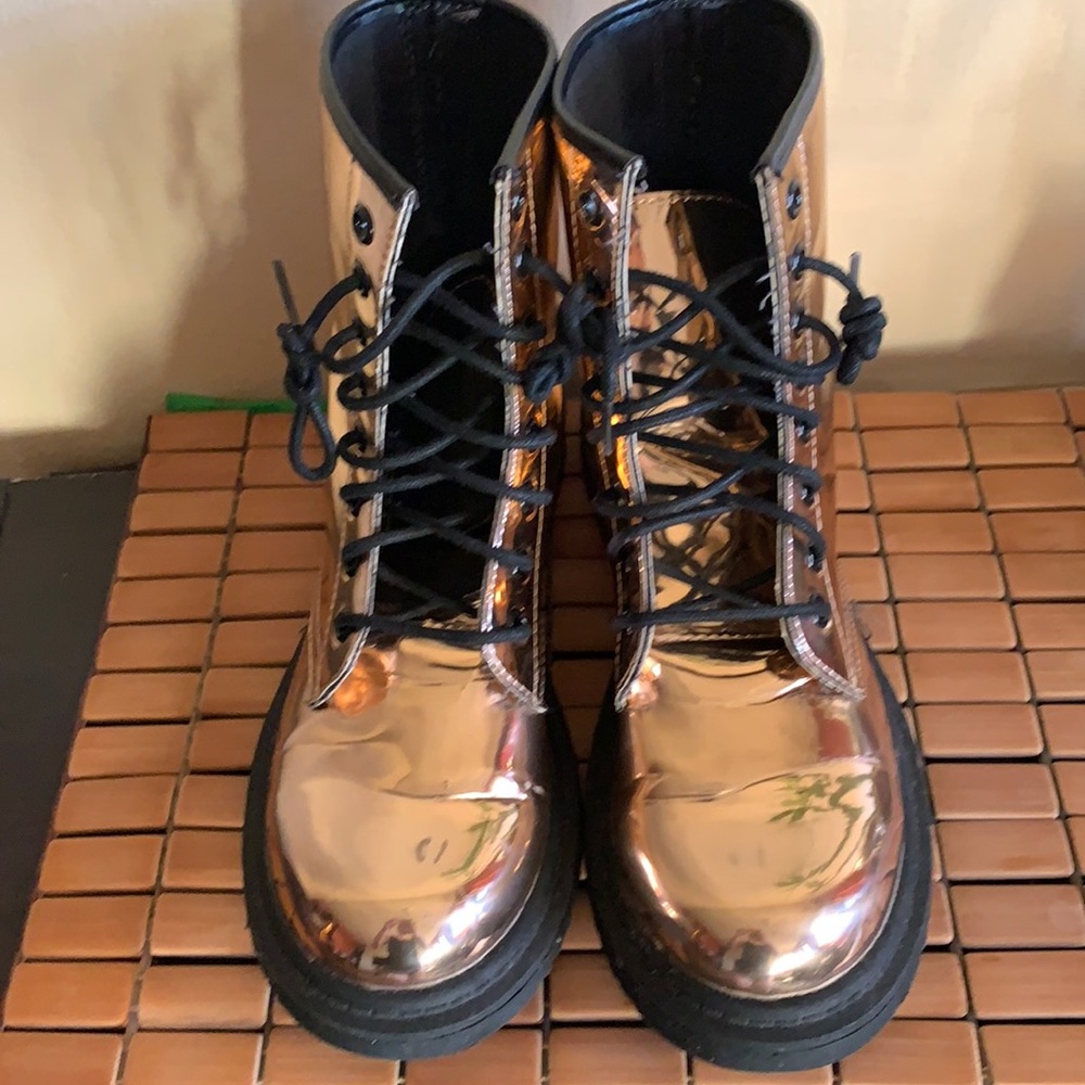 Women’s Faux Patent Leather Boots Size 9